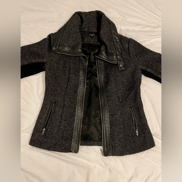 Le Château Jacket - Picture 2 of 9